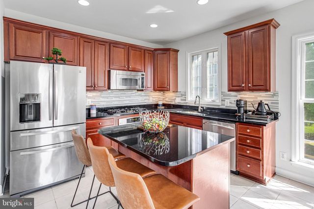 14815 POTOMAC BRANCH DR, Woodbridge, VA 22191