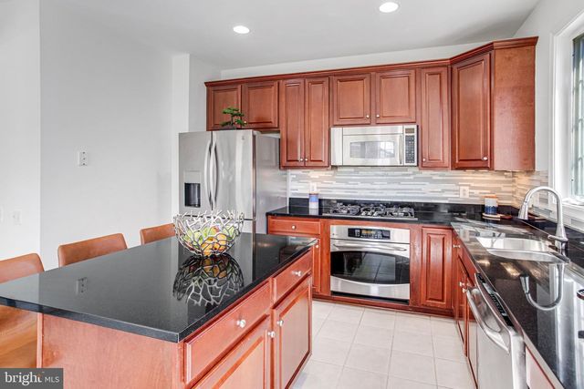 14815 POTOMAC BRANCH DR, Woodbridge, VA 22191