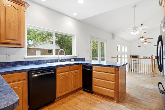 950 E Oak Shores Drive, Cross Roads, TX 76227