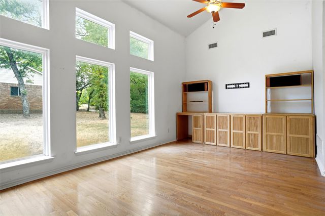 950 E Oak Shores Drive, Cross Roads, TX 76227