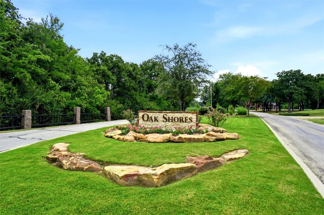 950 E Oak Shores Drive, Cross Roads, TX 76227