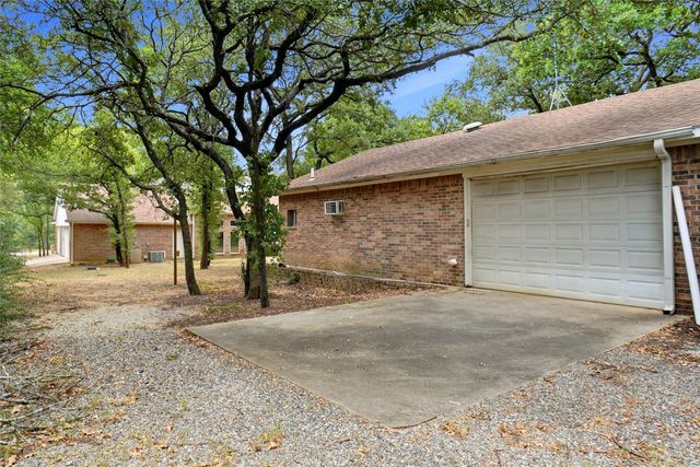 950 E Oak Shores Drive, Cross Roads, TX 76227