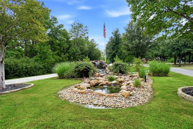 950 E Oak Shores Drive, Cross Roads, TX 76227