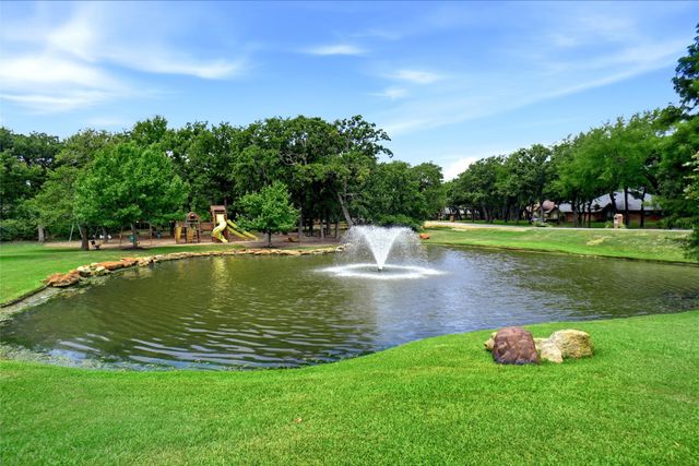 950 E Oak Shores Drive, Cross Roads, TX 76227