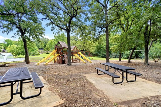 950 E Oak Shores Drive, Cross Roads, TX 76227