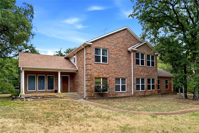 950 E Oak Shores Drive, Cross Roads, TX 76227