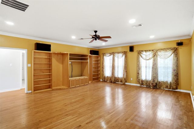 950 E Oak Shores Drive, Cross Roads, TX 76227