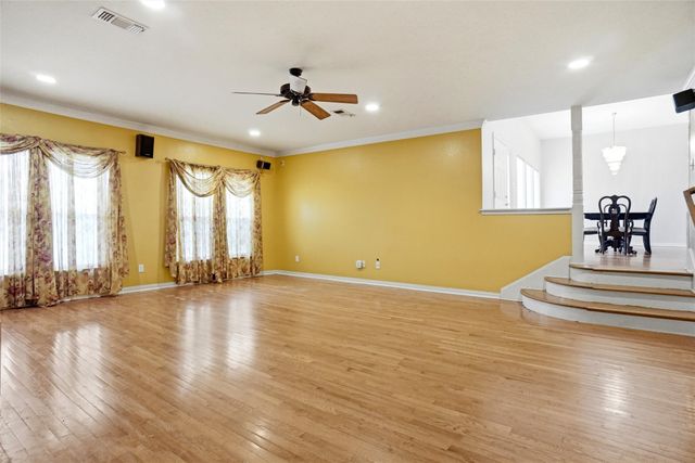 950 E Oak Shores Drive, Cross Roads, TX 76227