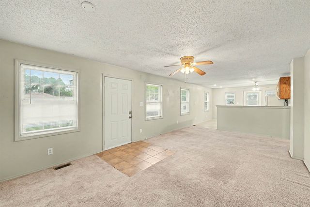 923 W Walnut St, Salina, KS 67401