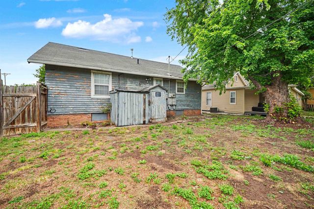 923 W Walnut St, Salina, KS 67401