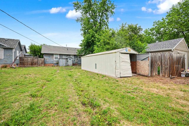 923 W Walnut St, Salina, KS 67401