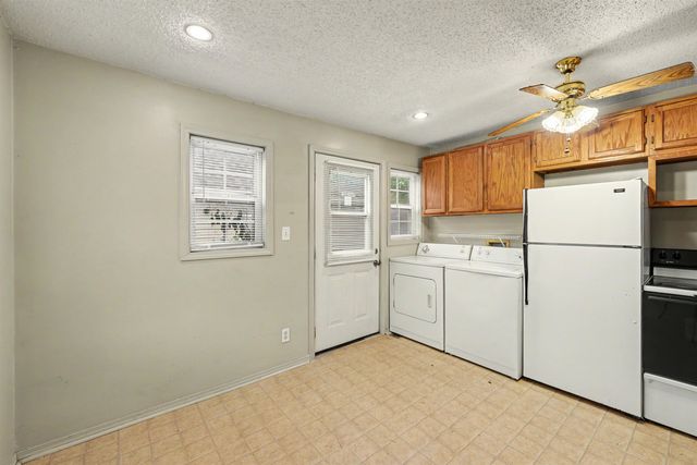 923 W Walnut St, Salina, KS 67401