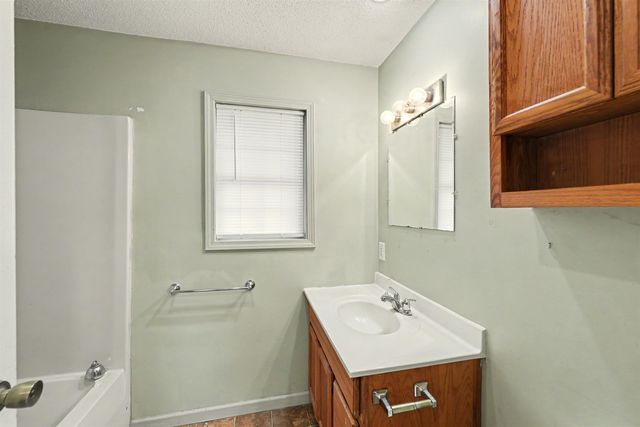 923 W Walnut St, Salina, KS 67401