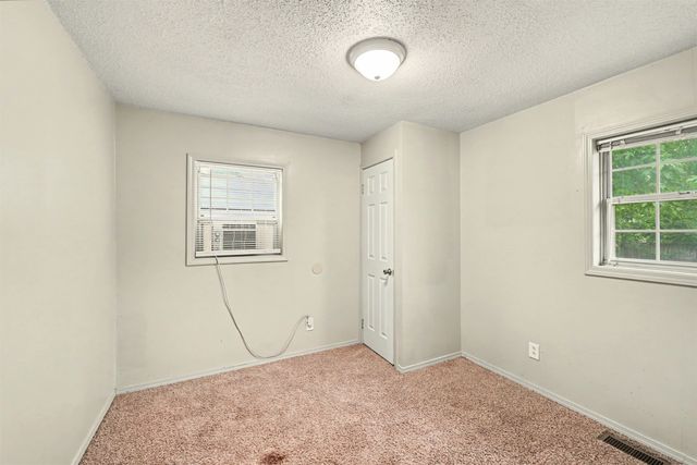923 W Walnut St, Salina, KS 67401