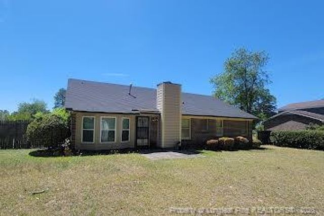 6870 Pin Oak Lane, Fayetteville, NC 28314