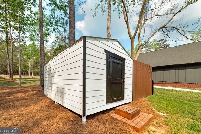 595 Barnetts Bridge Road, Jackson, GA 30233