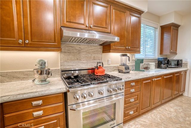 14616 MEADOWBROOK LANE, Eastvale, CA 92880