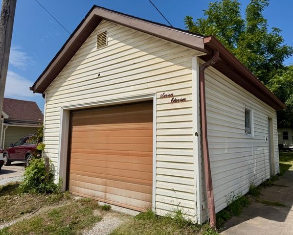 711 E Bloomington Street, Iowa City, IA 52245