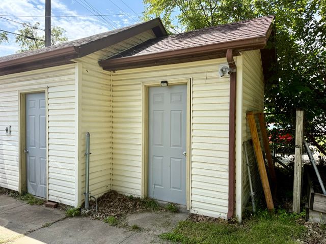 711 E Bloomington Street, Iowa City, IA 52245