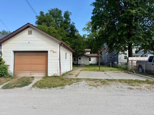 711 E Bloomington Street, Iowa City, IA 52245