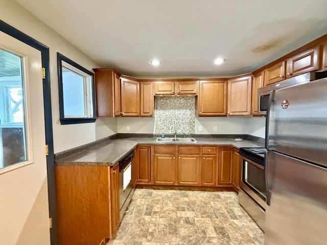 711 E Bloomington Street, Iowa City, IA 52245