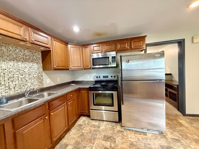711 E Bloomington Street, Iowa City, IA 52245