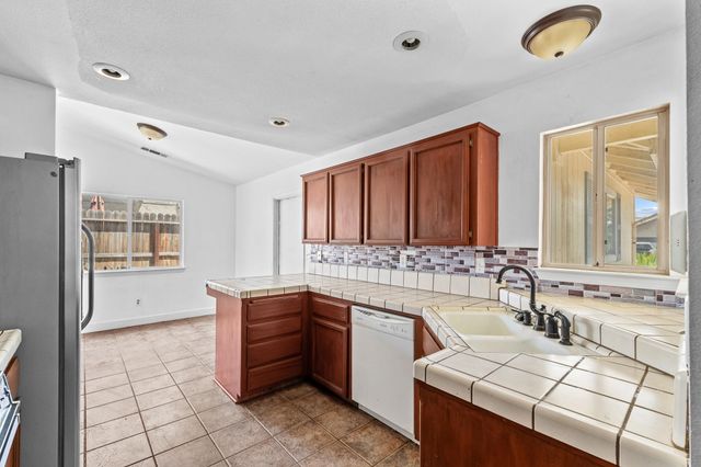1851 S Irwin Street, Tulare, CA 93274