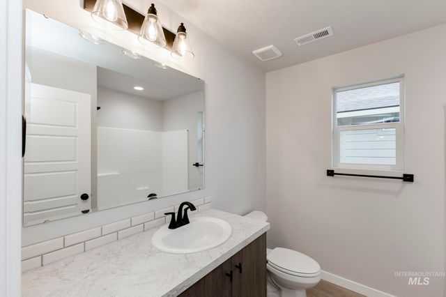 5197 E Open Canyon Dr, Nampa, ID 83687