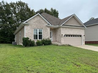 337 Chase Dr, Clarksville, TN 37043