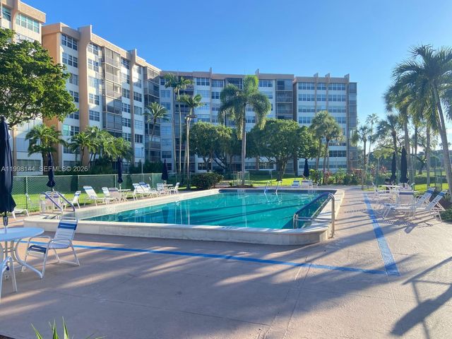 1200 Saint Charles Place 321, Pembroke Pines, FL 33026