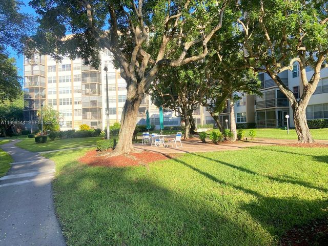 1200 Saint Charles Place 321, Pembroke Pines, FL 33026
