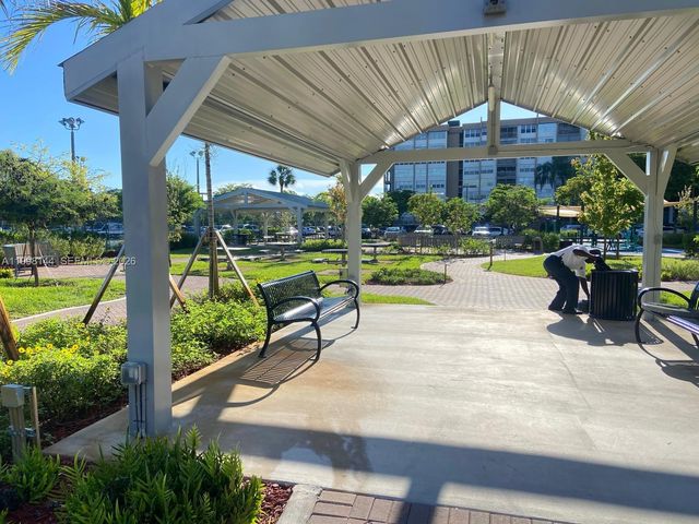 1200 Saint Charles Place 321, Pembroke Pines, FL 33026