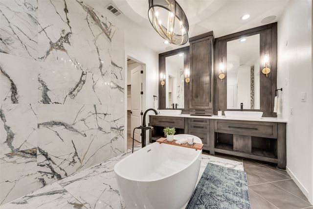 464 Breezeway Court, Cedar Hill, TX 75104