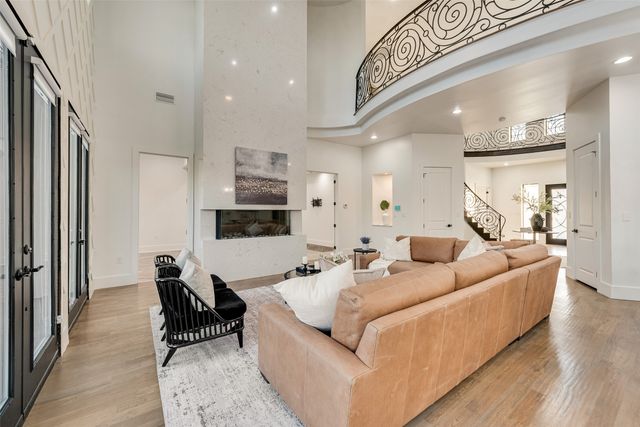 464 Breezeway Court, Cedar Hill, TX 75104