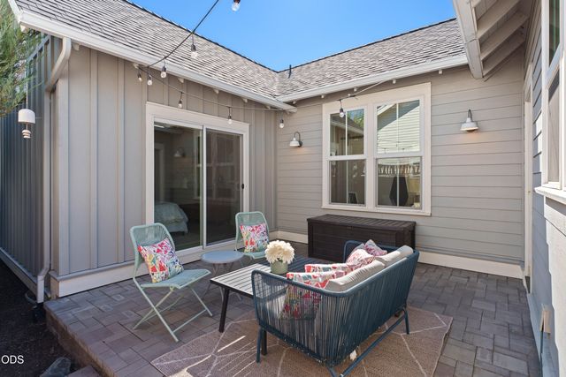 2765 NW High Lakes Loop, Bend, OR 97703