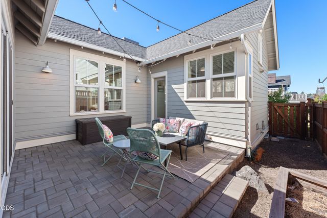 2765 NW High Lakes Loop, Bend, OR 97703