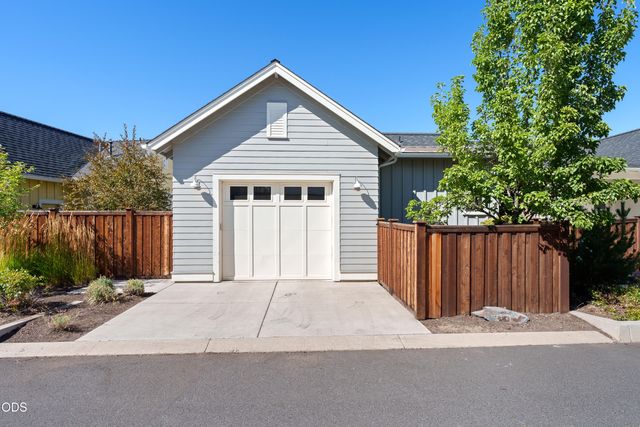 2765 NW High Lakes Loop, Bend, OR 97703