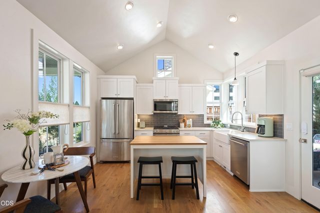 2765 NW High Lakes Loop, Bend, OR 97703