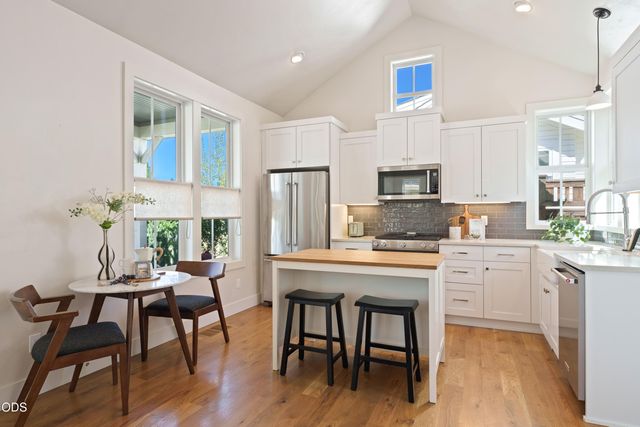 2765 NW High Lakes Loop, Bend, OR 97703