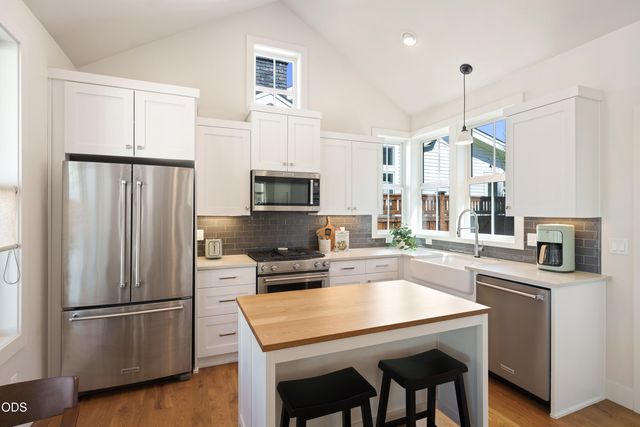 2765 NW High Lakes Loop, Bend, OR 97703