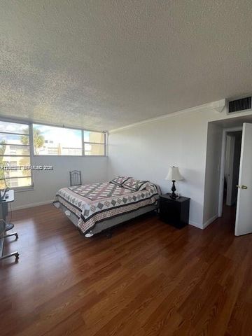 920 NE 199th St 4S, Miami, FL 33179