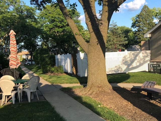 1556 Quaker Lane 174b, Prospect Heights, IL 60070