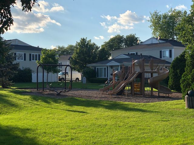 1556 Quaker Lane 174b, Prospect Heights, IL 60070