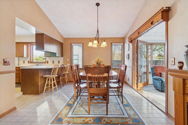 1520 Shannon Drive, Janesville, WI 53546