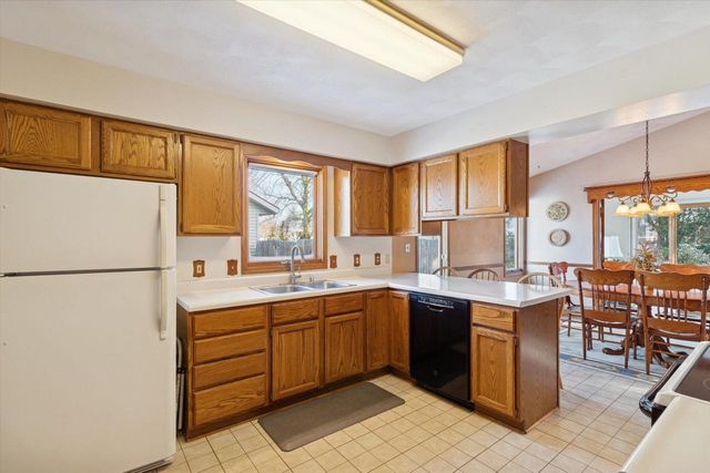 1520 Shannon Drive, Janesville, WI 53546