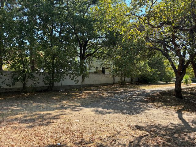 2311 Knight Street, Dallas, TX 75219