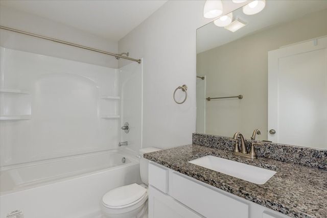 9651 Turnpoint Drive, West Des Moines, IA 50266