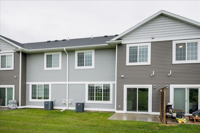 9651 Turnpoint Drive, West Des Moines, IA 50266