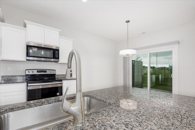 9651 Turnpoint Drive, West Des Moines, IA 50266