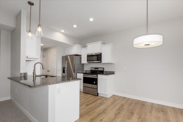 9651 Turnpoint Drive, West Des Moines, IA 50266